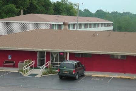 Relax Inn Topeka Exterior photo